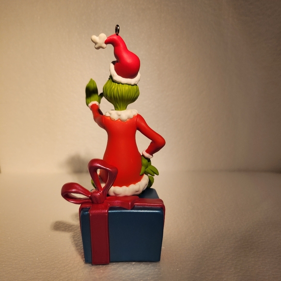 Hallmark Keepsake 2015 Grinch Peekbuster Magic motion-activated sound ornament - Picture 5 of 8